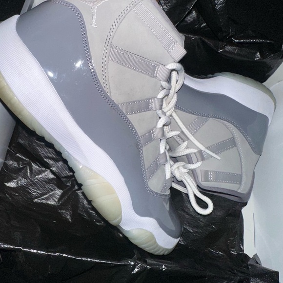 Air Jordan 11 Retro 'Cool Grey' Sneakers - Picture 4 of 8